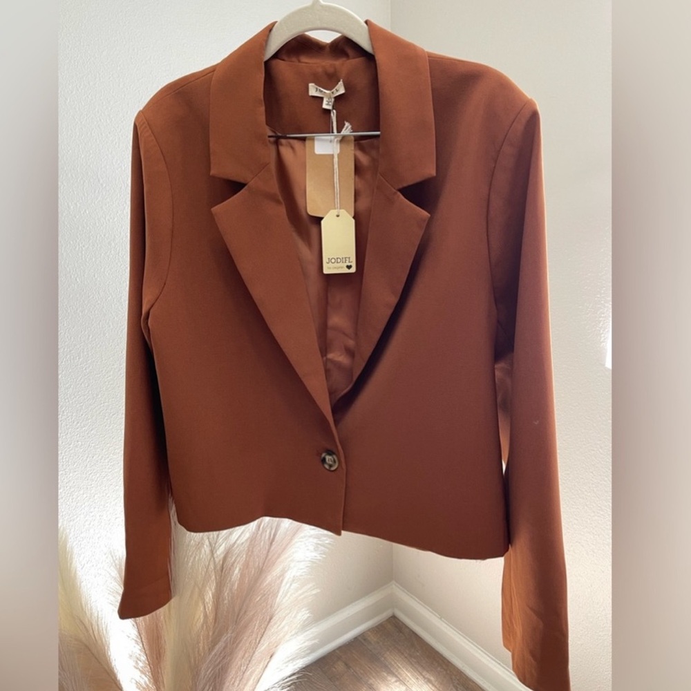 NWT - JODIFL CROPPED BLAZER